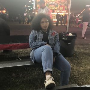 Meet your Posher, Jakaia